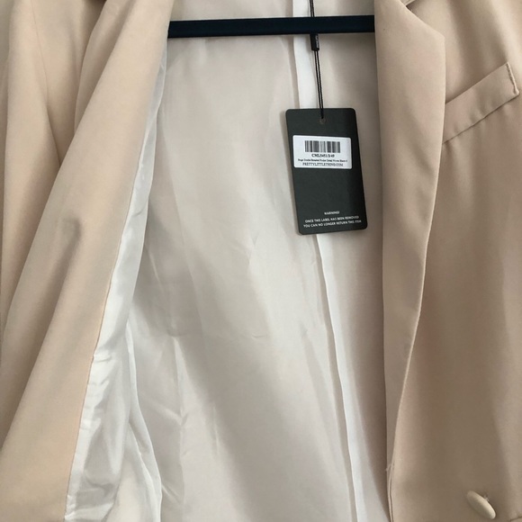NWT Pretty Little Thing blush nude double blazer-size small - Picture 3 of 16